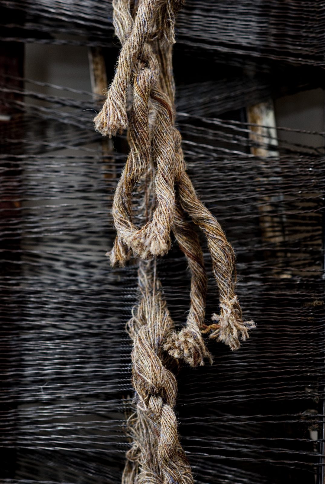Twisted hanks on the loom