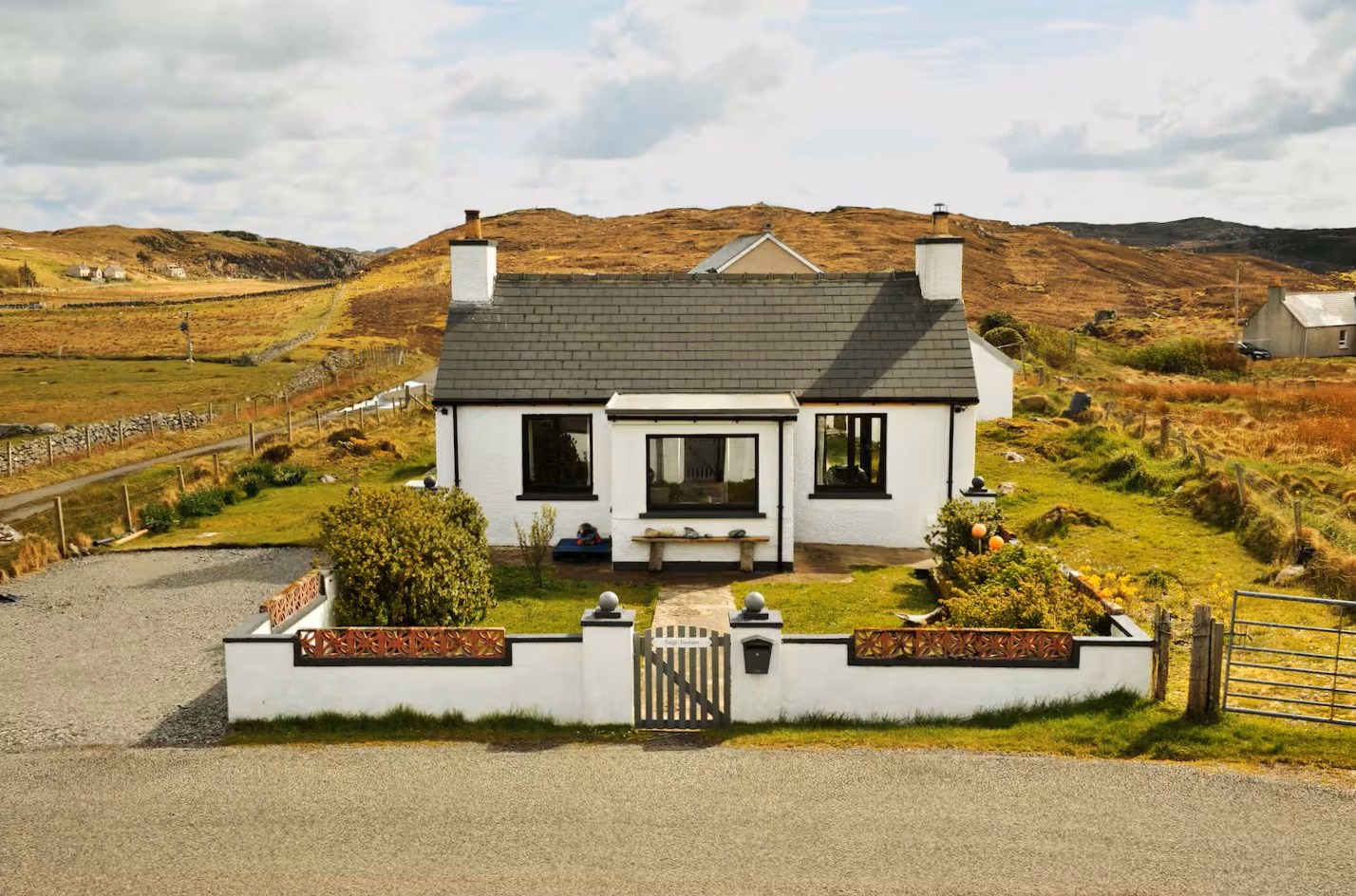 Cottage beneath the mountains