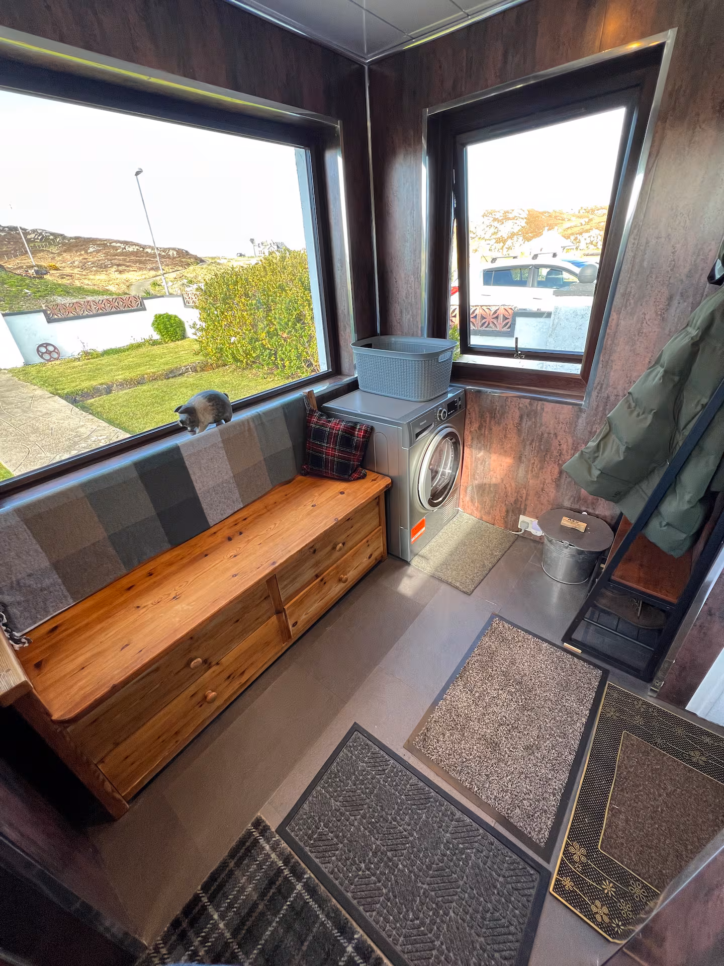 Utility room with washing machine